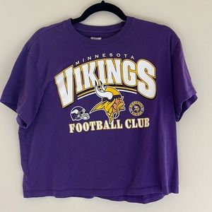 Tailgate Minnesota Vikings Cropped T-Shirt